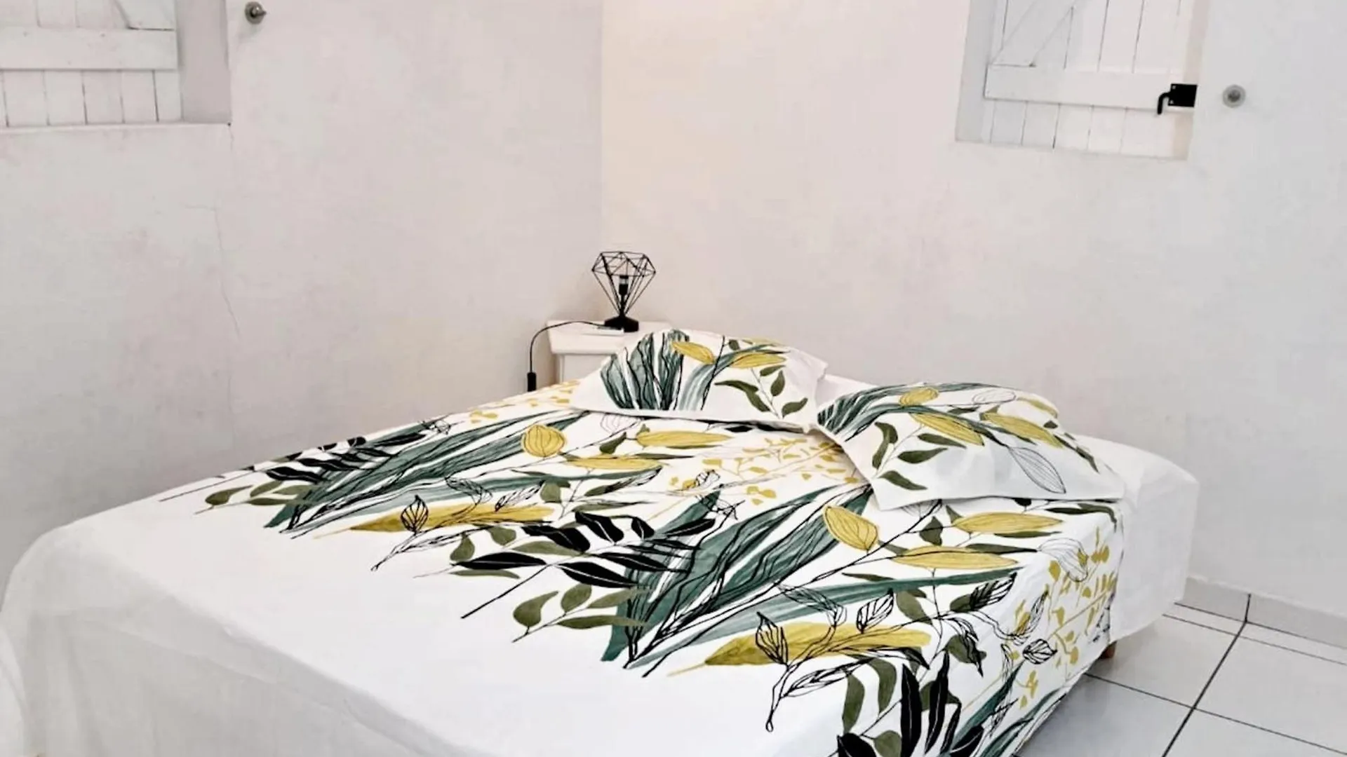 Prázdninový dům Maison Confortable A Le Moule Avec Piscine Partagee